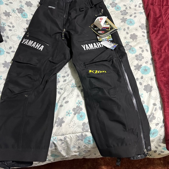 Custom Yamaha Klim jacket and pants - Picture 3 of 10